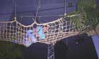 Cen�rio infl�vel com arvorismo indoor para festa infantil